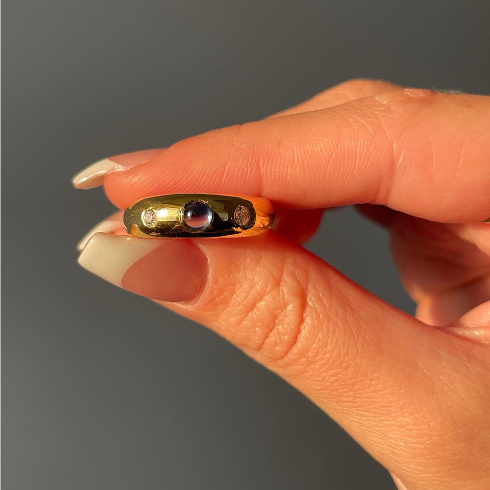 14k Gold donut band with blue sapphire and two old mine cut diamonds - Picture 5 of 6